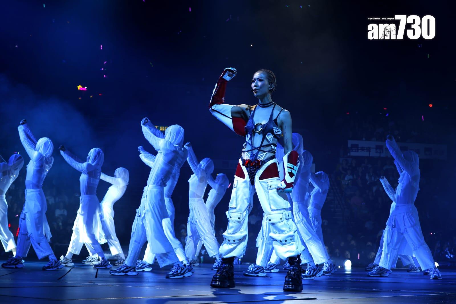 鄭秀文(Sammi)一連13場的《You & Mi 鄭秀文世界巡迴演唱會香港站》正式鑼。(林俊源攝)