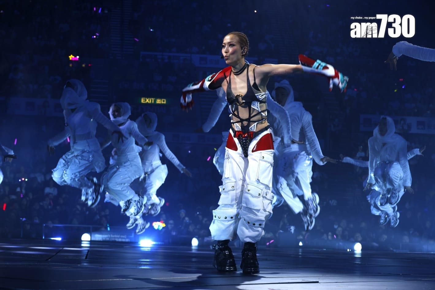 鄭秀文(Sammi)一連13場的《You & Mi 鄭秀文世界巡迴演唱會香港站》正式鑼。(林俊源攝)