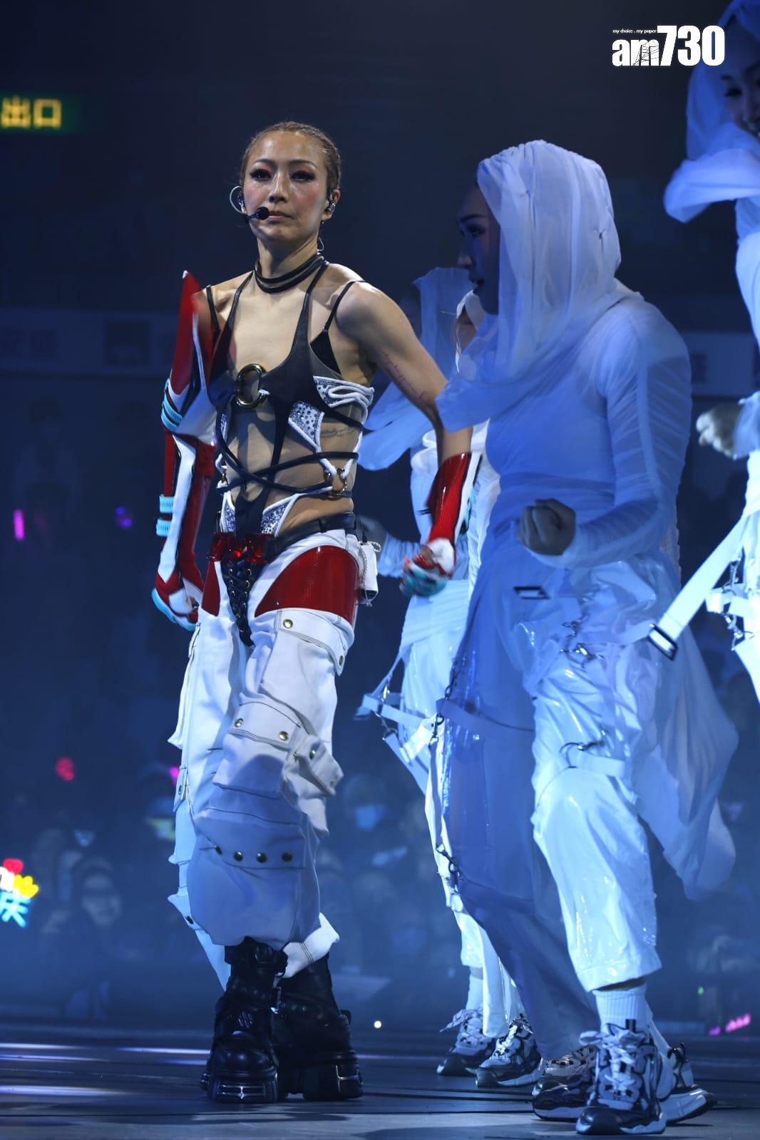 鄭秀文(Sammi)一連13場的《You & Mi 鄭秀文世界巡迴演唱會香港站》正式鑼。(林俊源攝)