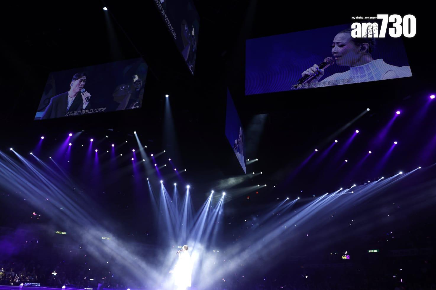 許志安驚喜登場,與Sammi合唱《世紀末煙花》。(林俊源攝)