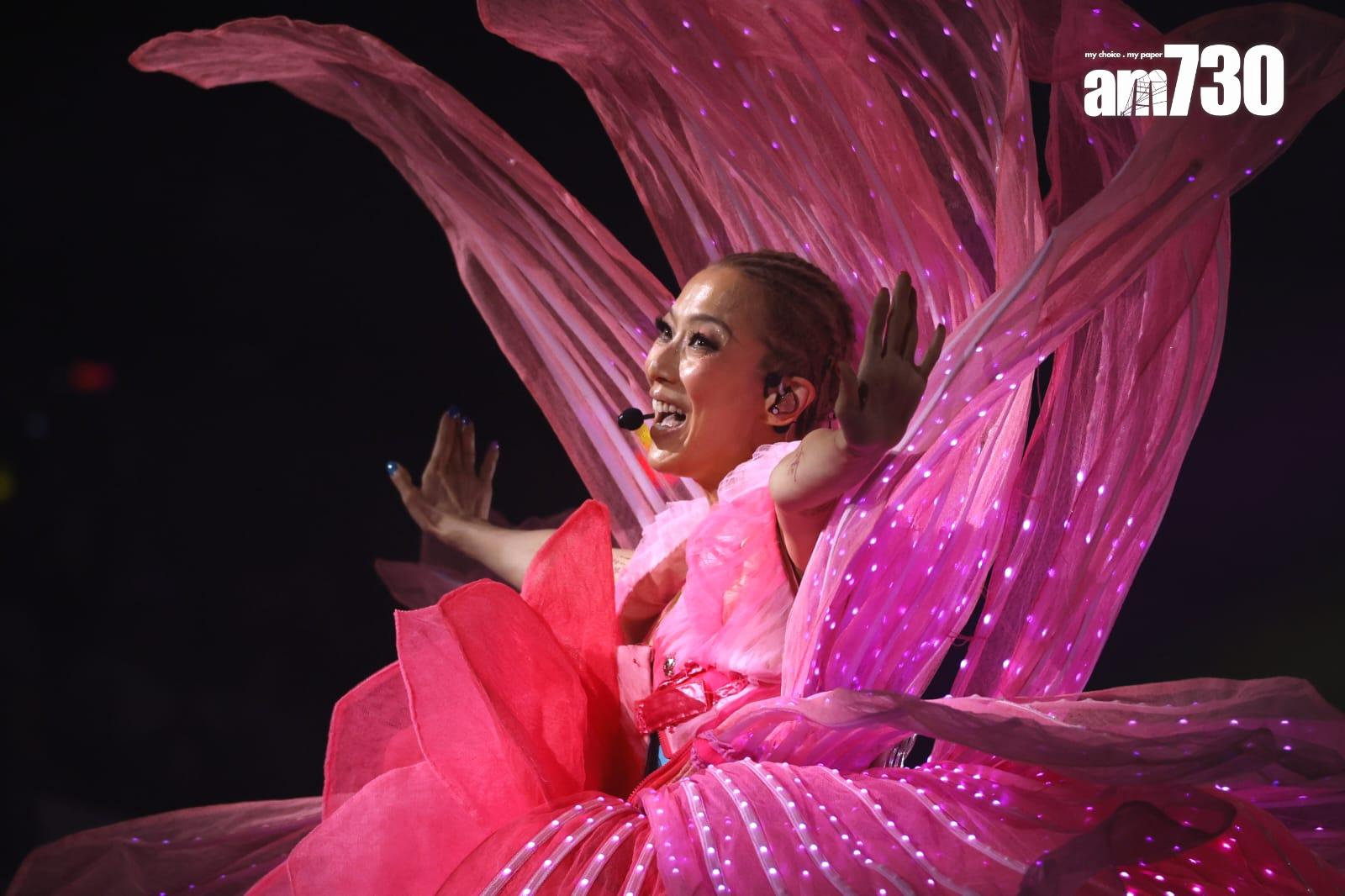 鄭秀文(Sammi)一連13場的《You & Mi 鄭秀文世界巡迴演唱會香港站》正式鑼。(林俊源攝)