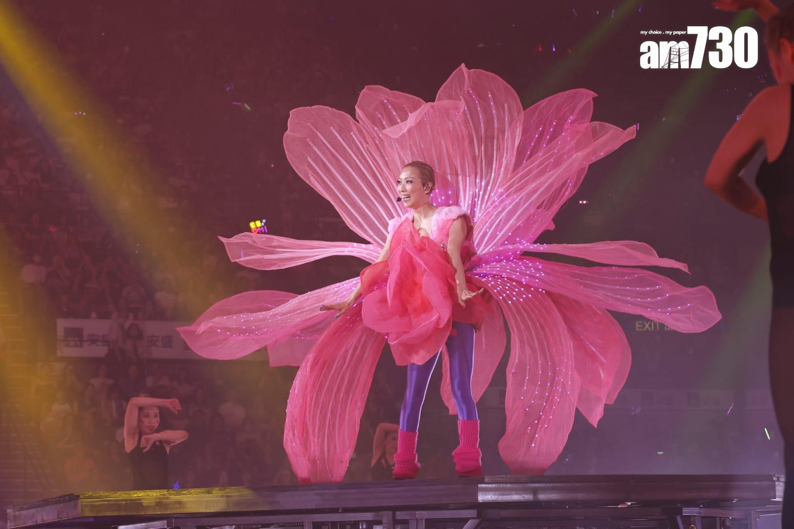 鄭秀文(Sammi)一連13場的《You & Mi 鄭秀文世界巡迴演唱會香港站》正式鑼。(林俊源攝)