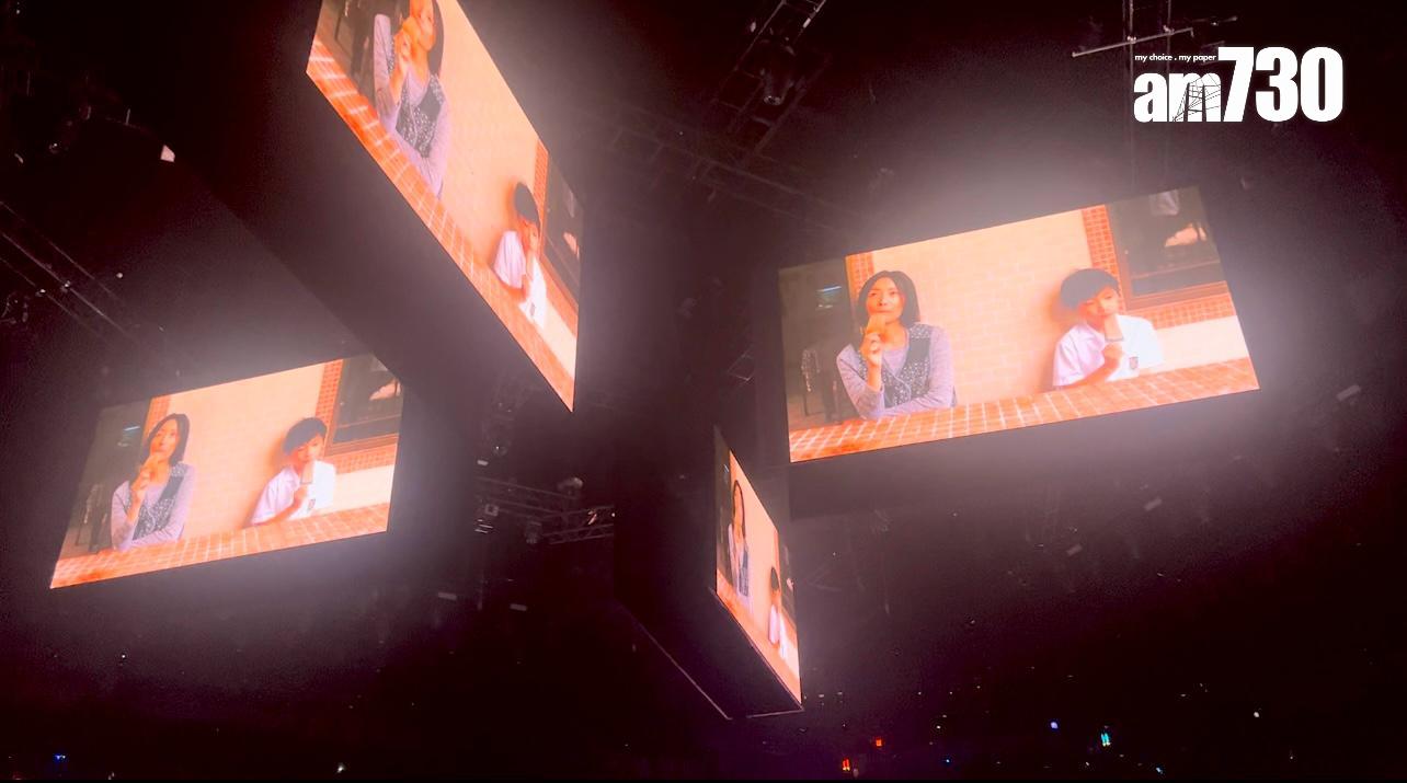 舞台頂上的屏幕播放Sammi的電影片段。