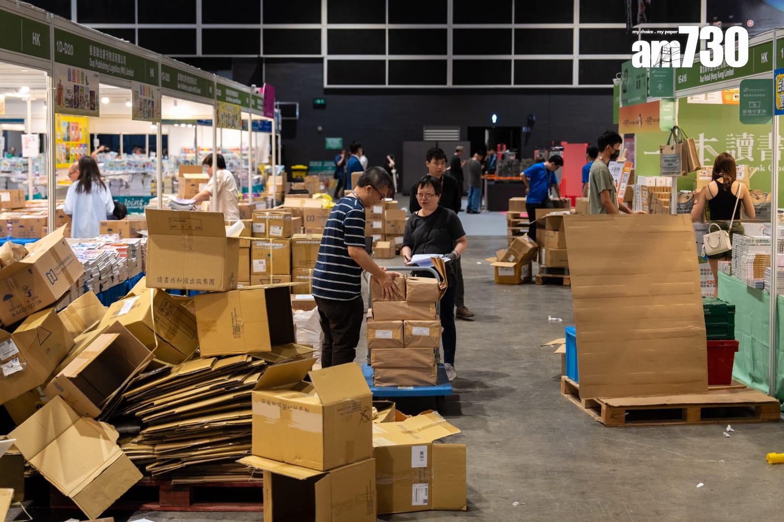 書展明開鑼 設經典影視作品展覽 書商憂天氣影響客流 (林靄怡攝)