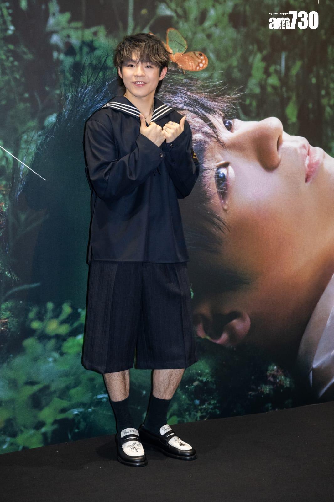 陳卓賢尾場演唱會的encore部分,以水手服登場,不介意露腿穿短褲。(陳奕釗攝)