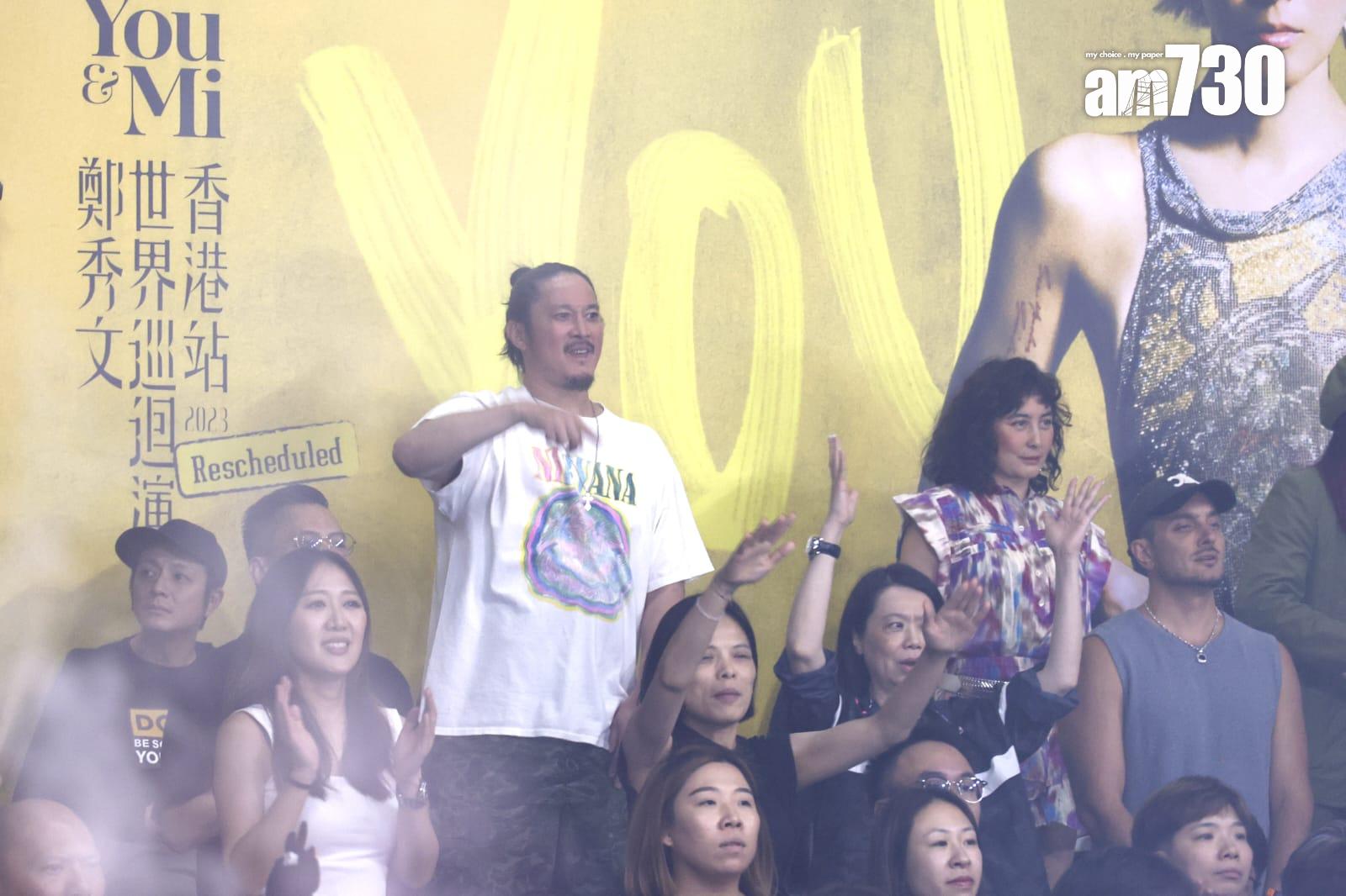 陳子聰和何超儀High爆睇Sammi演唱會。