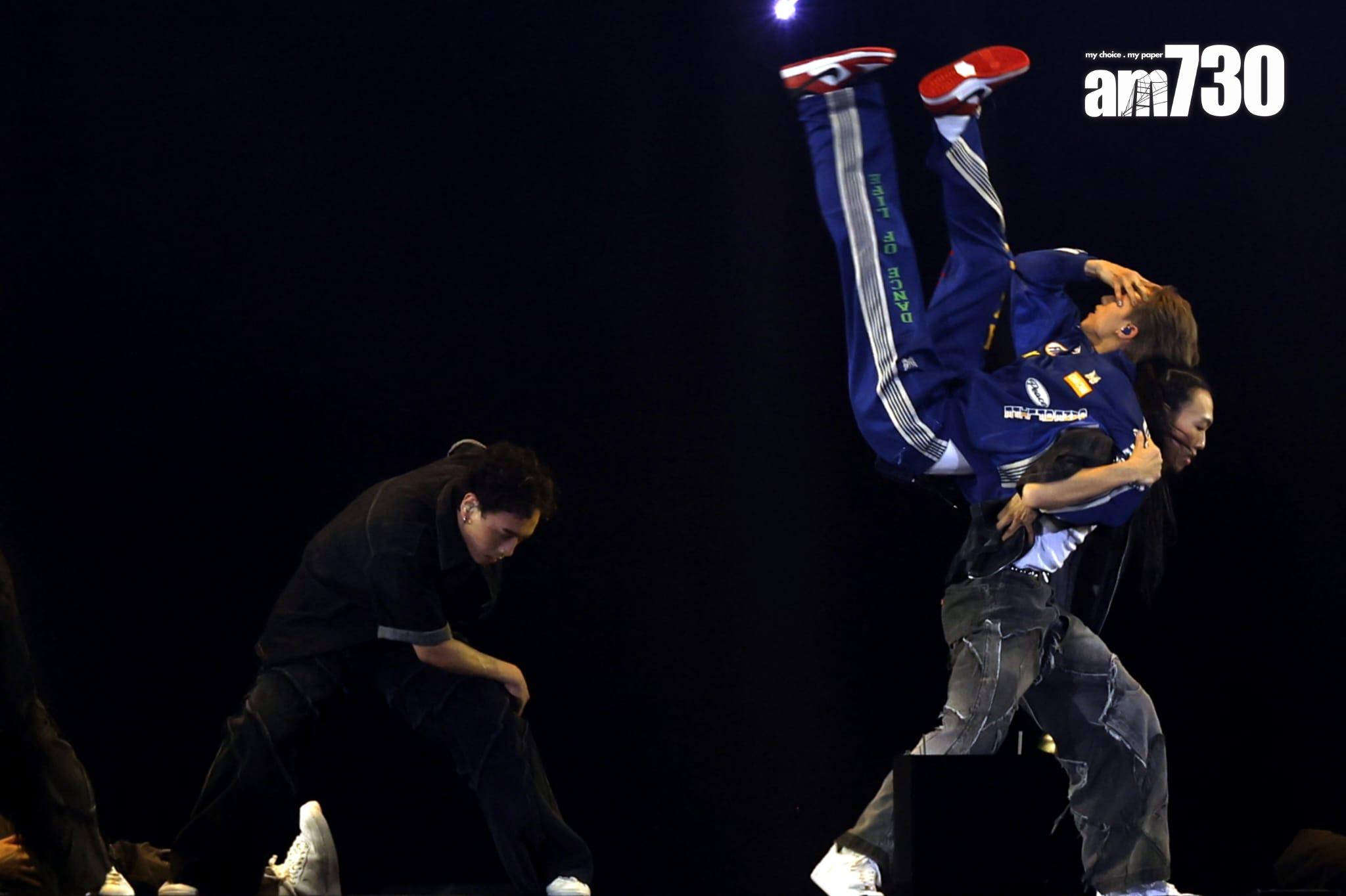 AK跳Breaking挑戰高難度動作,體力消耗極大。(林俊源攝)