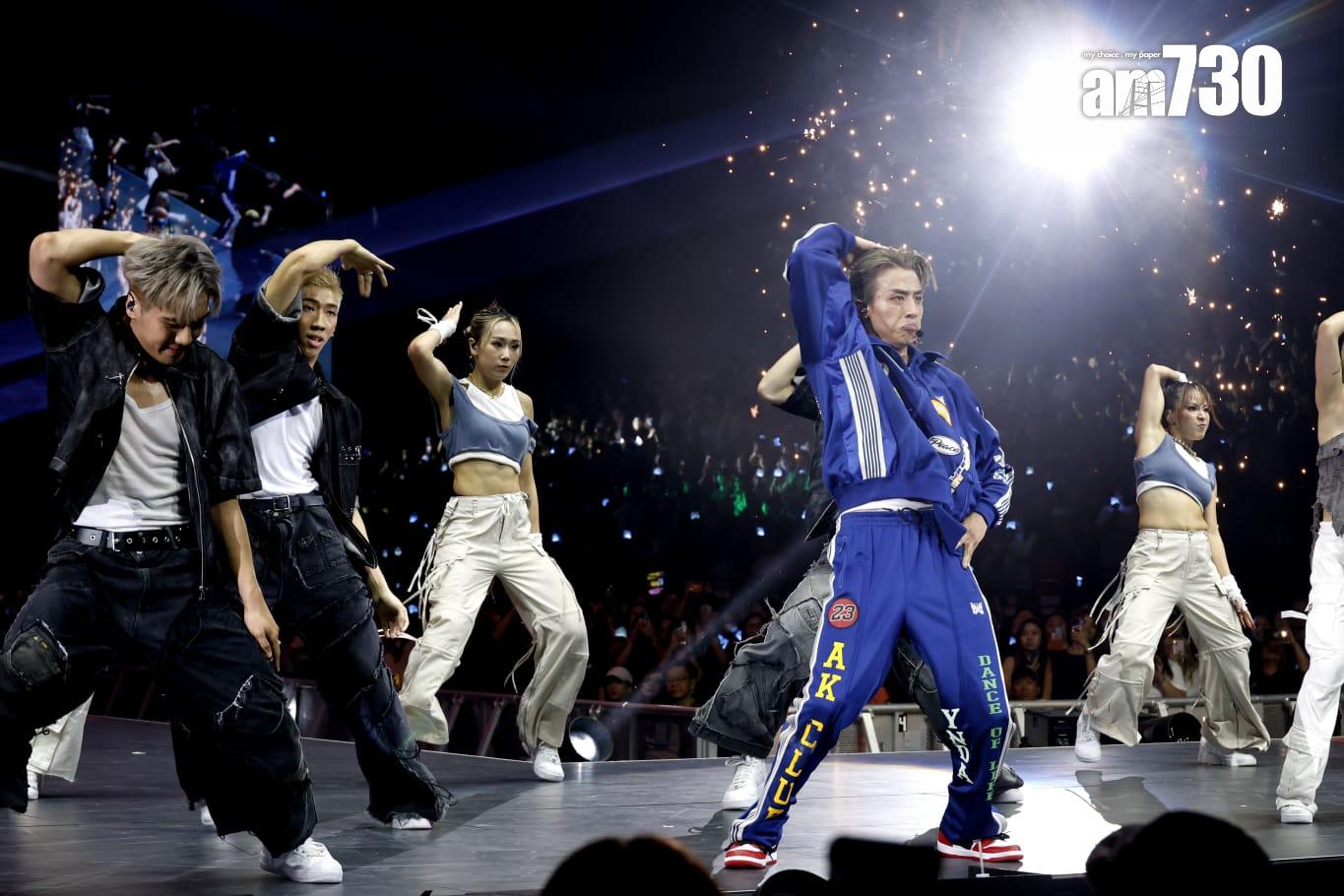 AK演唱會有不少跳舞環節,體力消耗極大。(林俊源攝)。(林俊源攝)