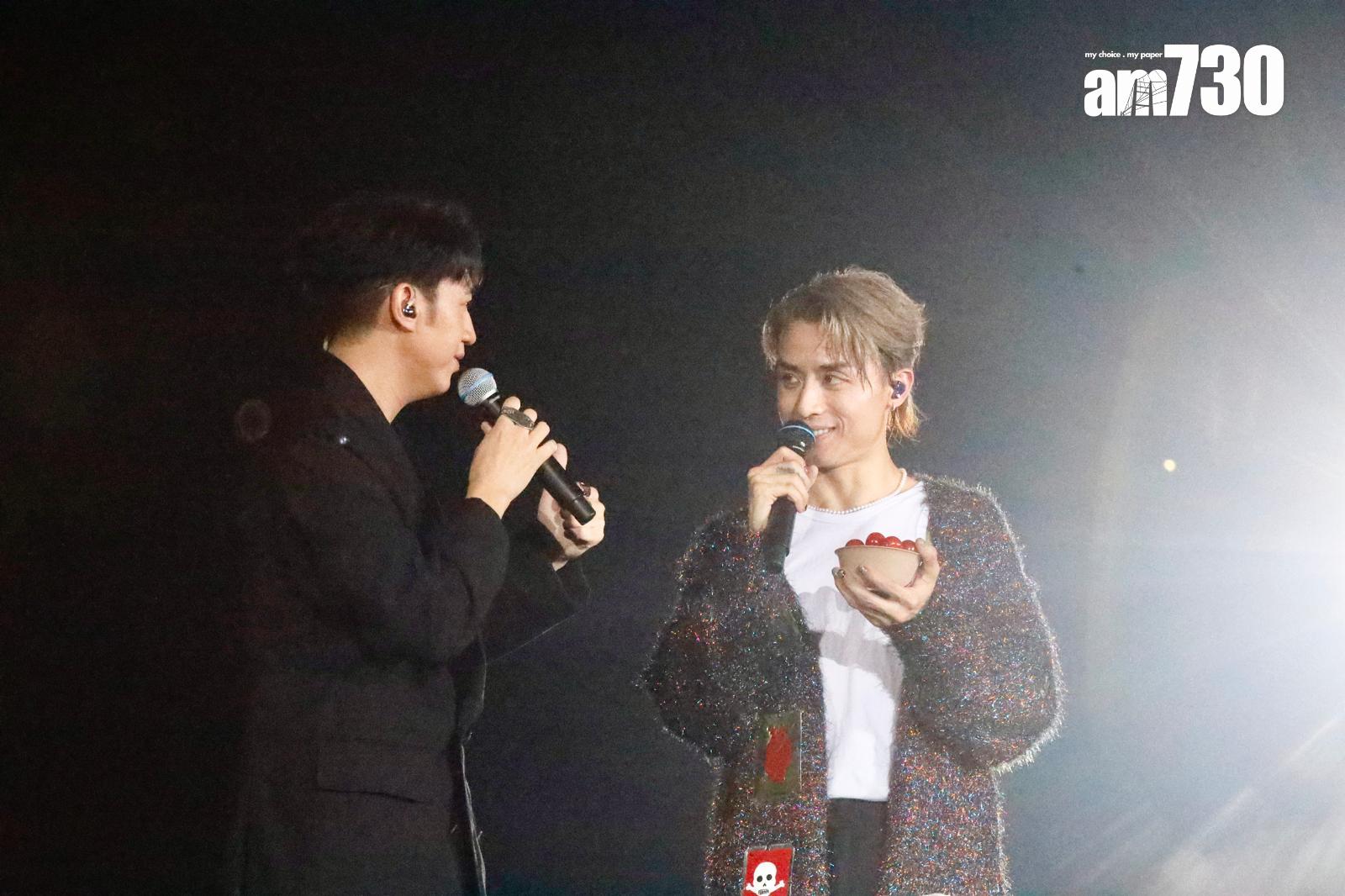 馮允謙為送車厘茄給AK。(娛樂組攝)