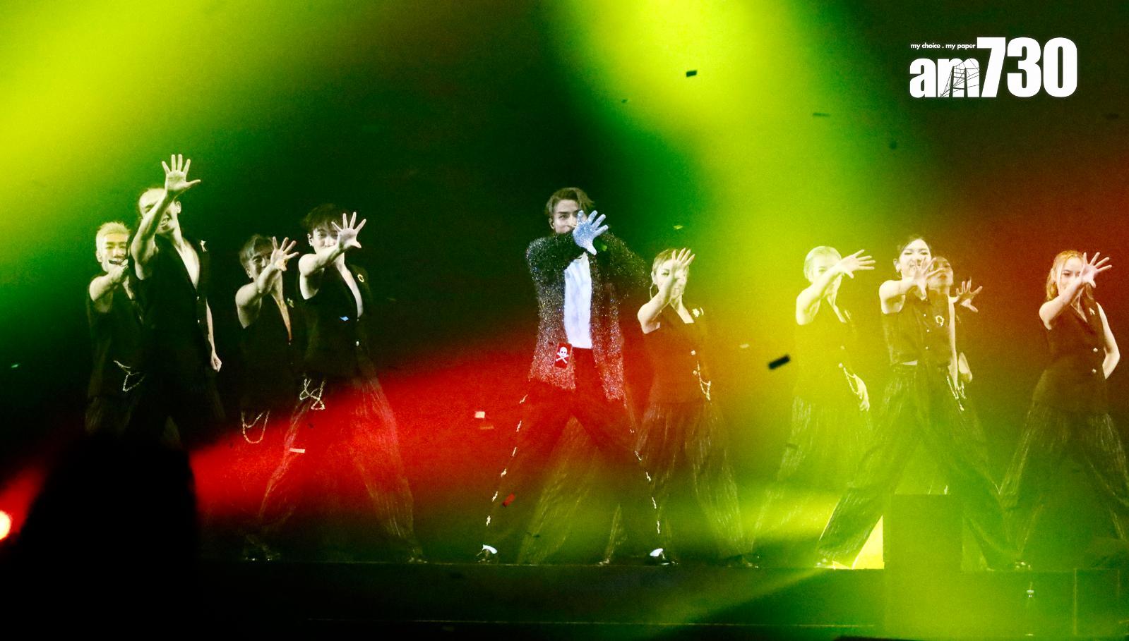 AK在演唱會上跳唱郭富城的金曲《對你愛不完》。(娛樂組攝)