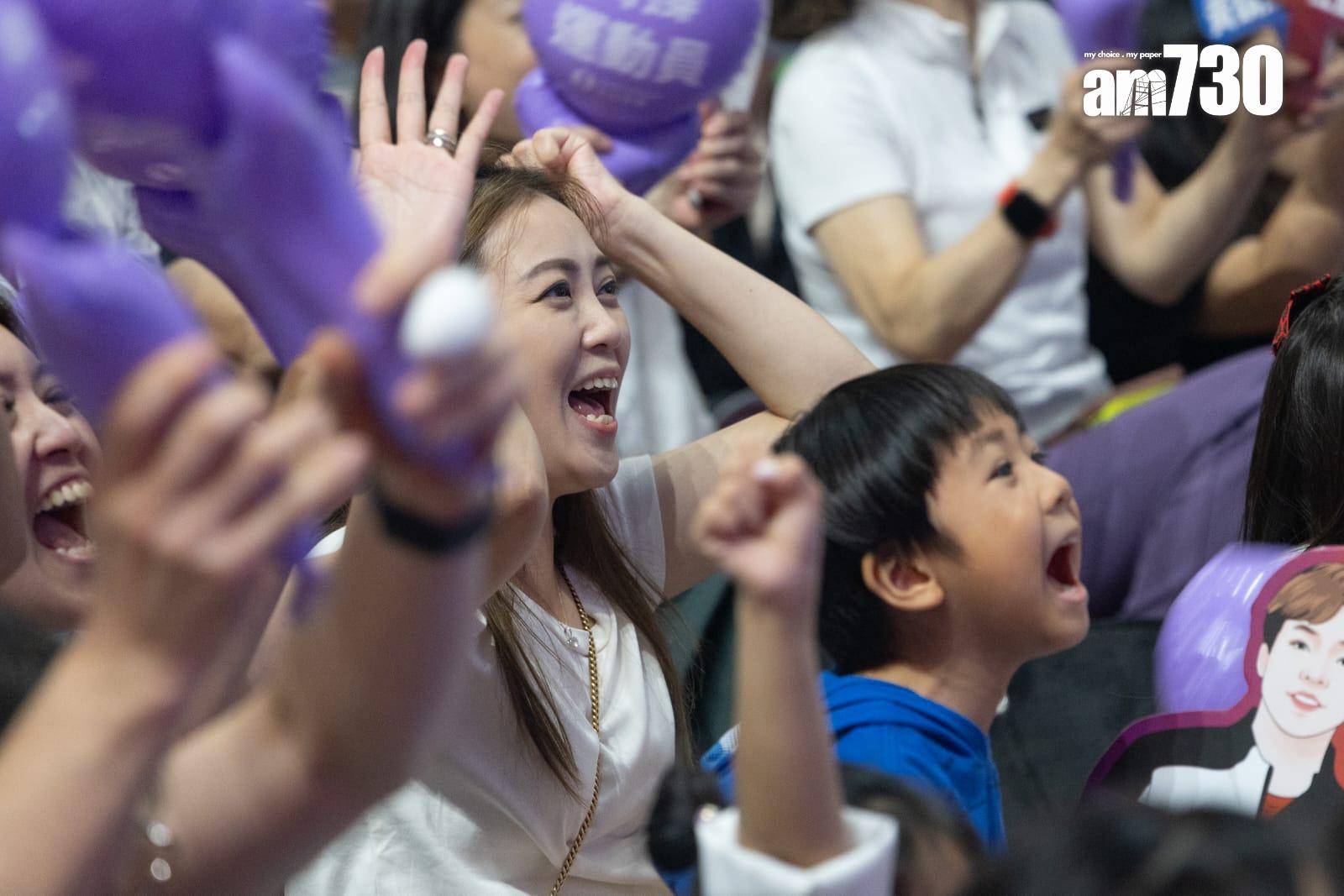 巴黎奧運|黃鎮廷杜凱琹在乒乓球混雙銅牌戰負南韓組合得第,市民到奧海城商場打氣。(蘇文傑攝)