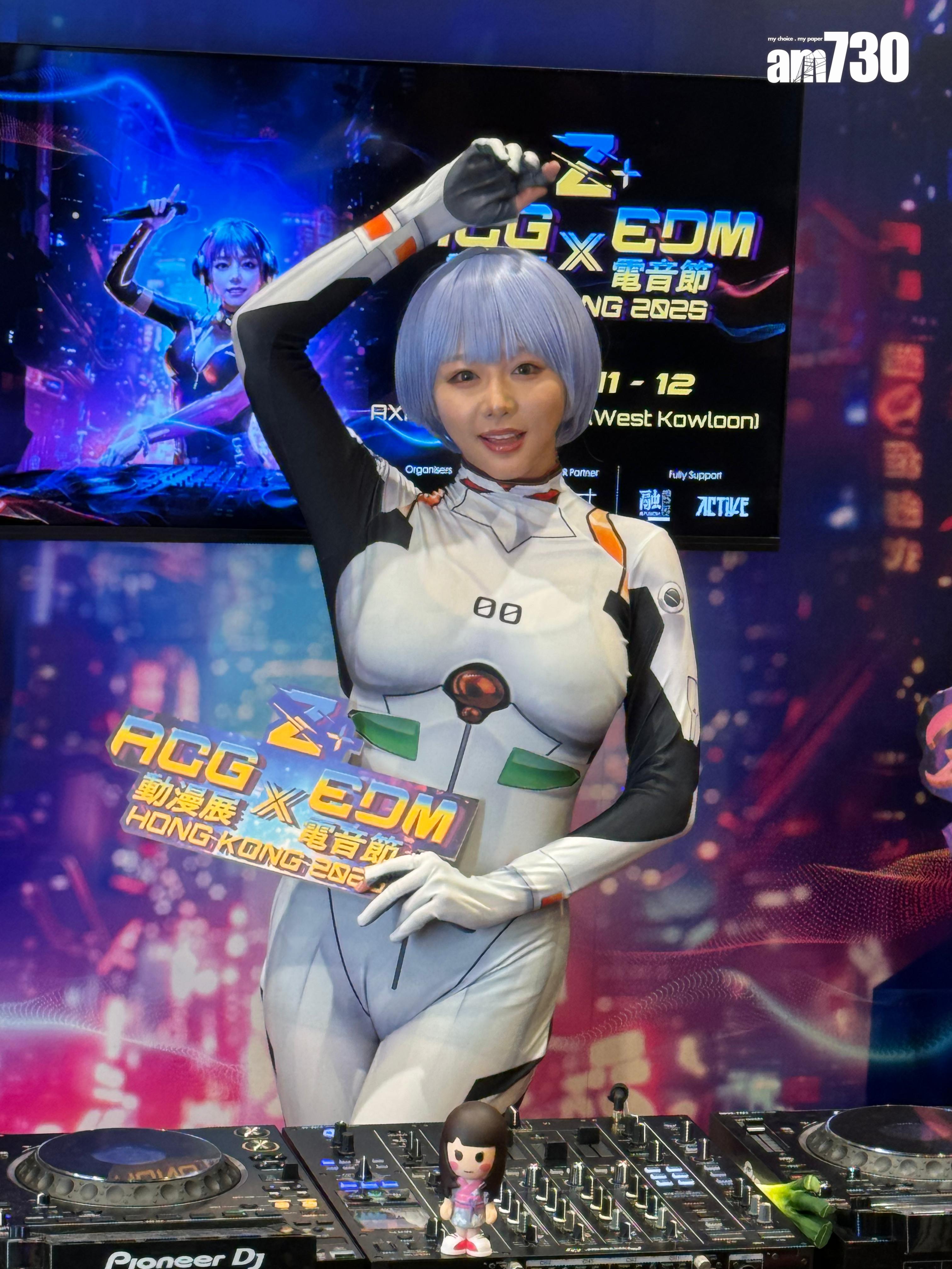 AV女優濱崎真緒cosplay綾波麗現身動漫節。 (吳家偉攝)