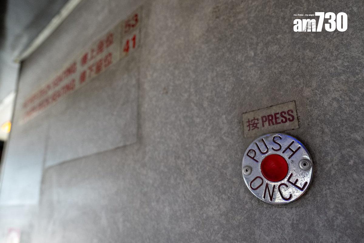 城巴用接近兩年時間完成復修「大食鬼」,車廂回到九十年代模樣。(林靄怡攝)