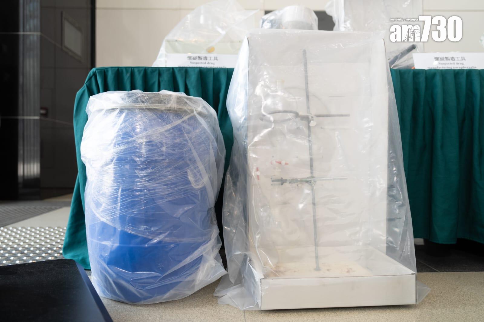 海關近20年來首次破獲搖頭丸製毒工場,拘捕一名獨自營運工場的19歲本地無業男子。(林靄怡攝)