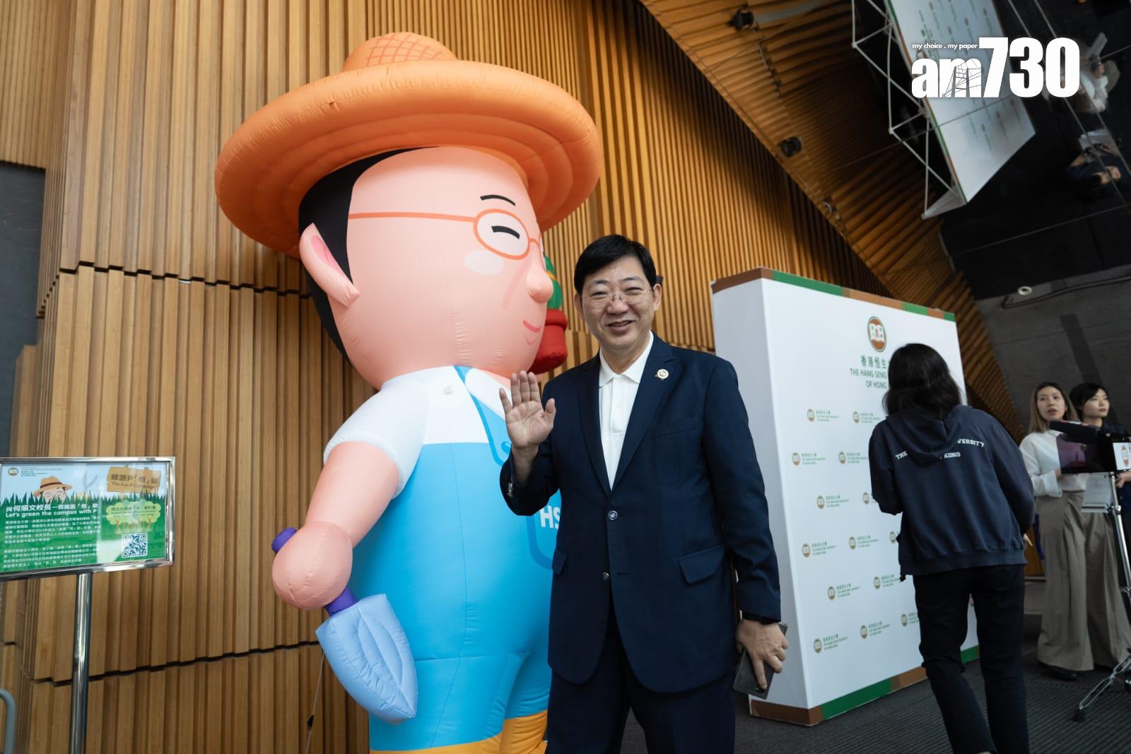 何順文表示,截至中午已經有近500人報名。(林靄怡攝)