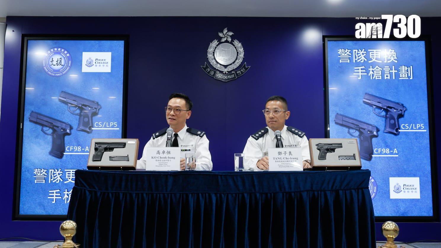 警務處支援部警司高卓恒(左)指,警隊按政府既定程序進行採購,保持一貫開放和全面的態度。(蘇文傑攝)