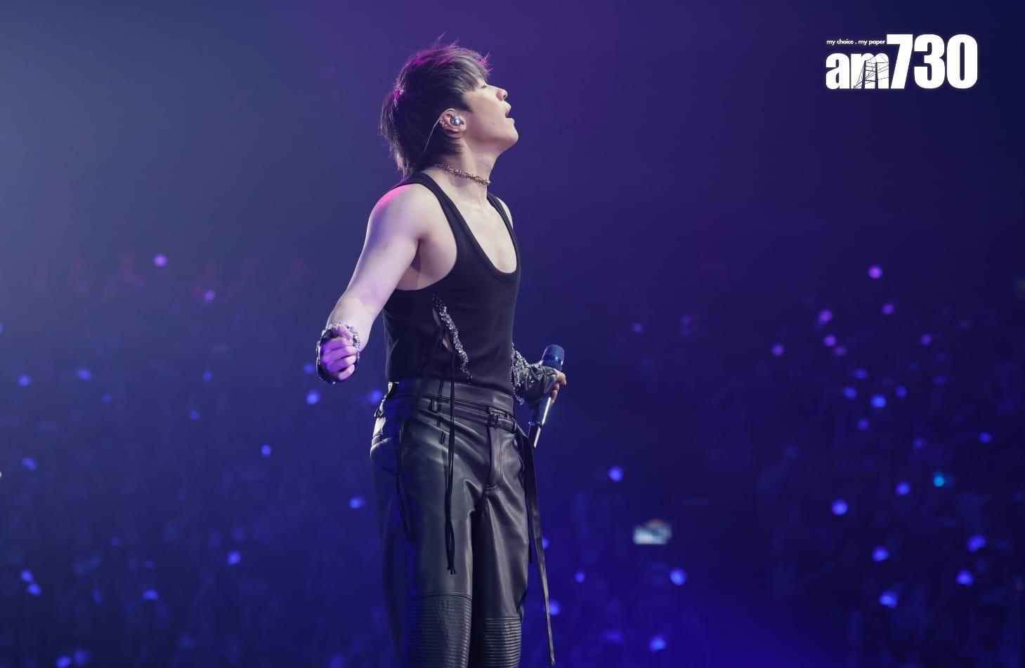 Ian大騷麒麟臂跳唱《夜視鏡》。 (蘇文傑攝)