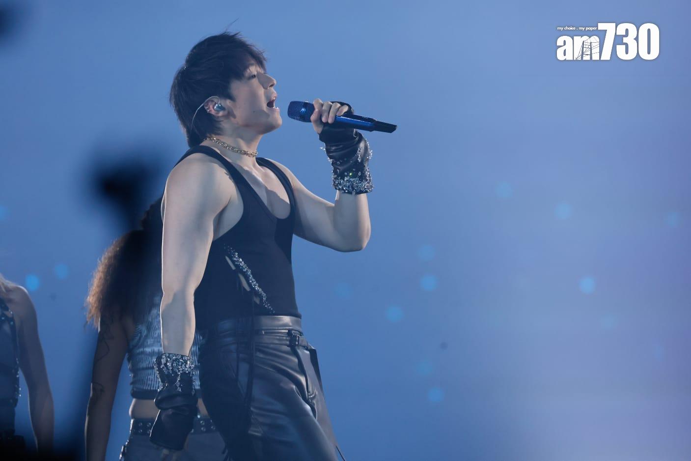 Ian大騷麒麟臂跳唱《夜視鏡》。 (蘇文傑攝)