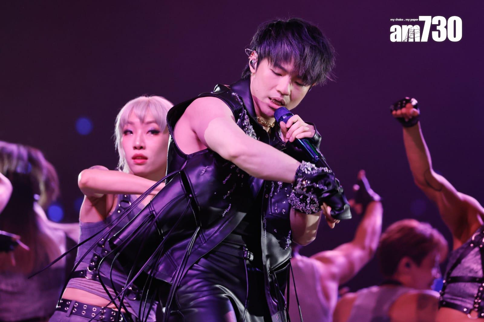 Ian大騷麒麟臂跳唱《夜視鏡》。  (蘇文傑攝)