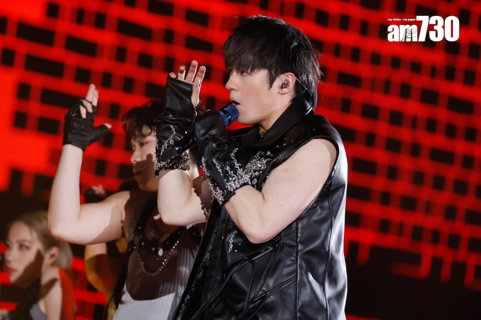 Ian大騷麒麟臂跳唱《夜視鏡》。 (蘇文傑攝)