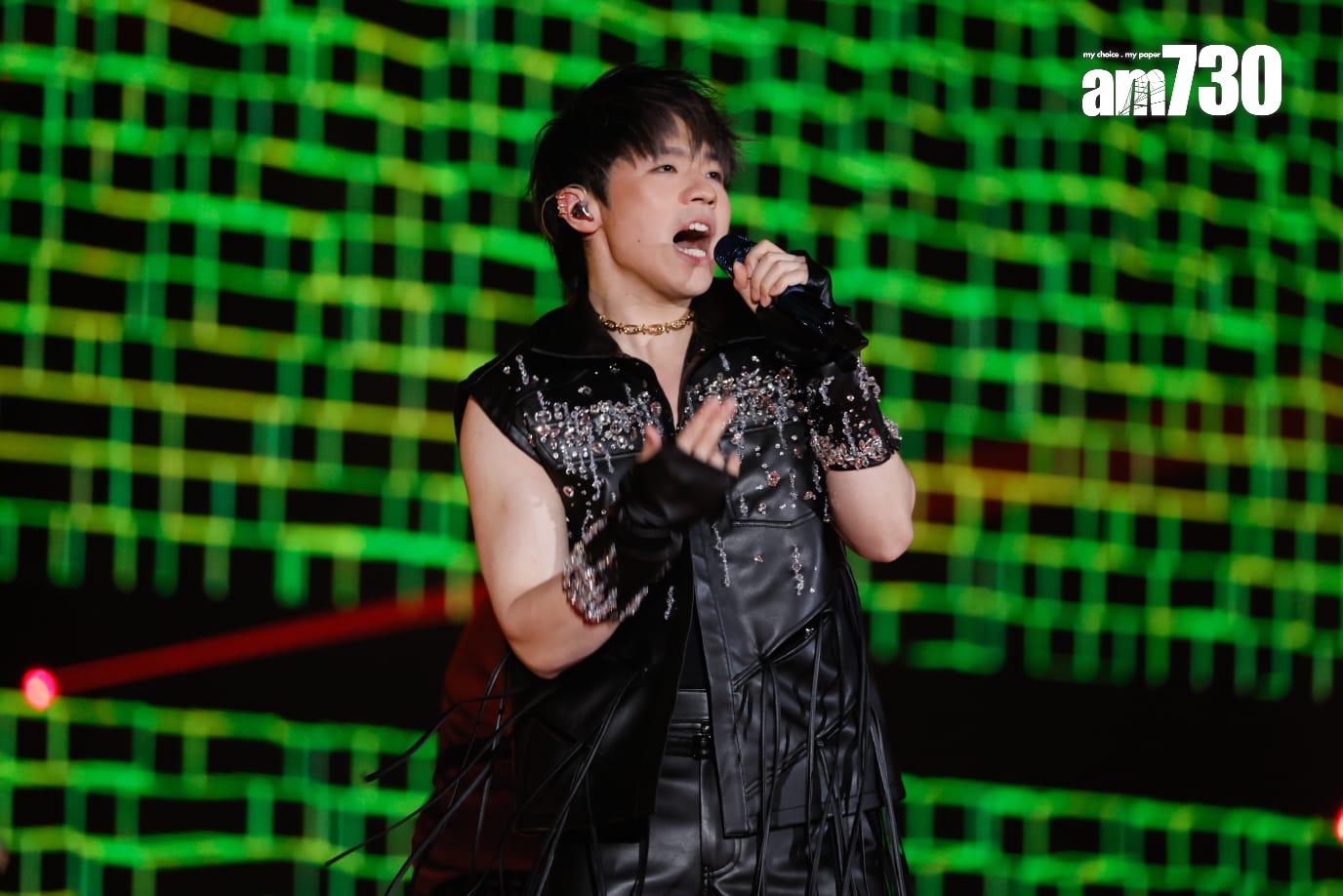 Ian大騷麒麟臂跳唱《夜視鏡》。 (蘇文傑攝)