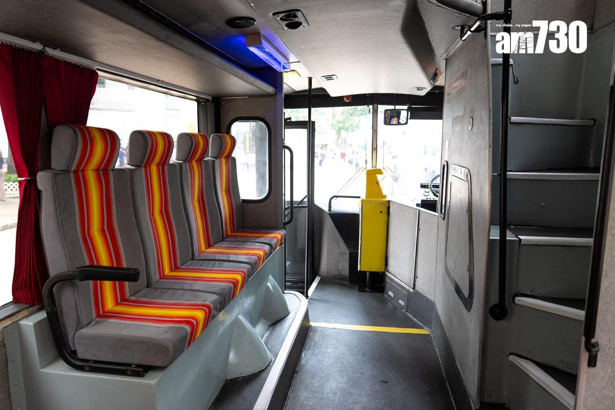 城巴用接近兩年時間完成復修「大食鬼」,車廂回到九十年代模樣。(林靄怡攝)