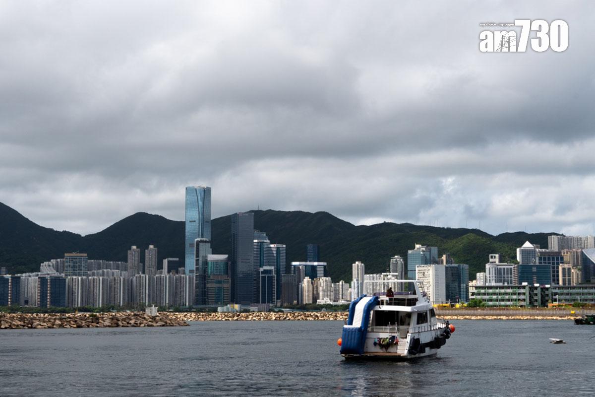 天文台預測今日日間短暫時間有陽光。(陳奕釗攝)