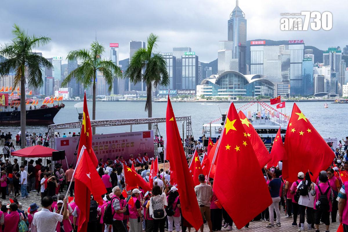 27艘漁船今日在維港巡遊慶祝回歸27周年。(林靄怡攝)