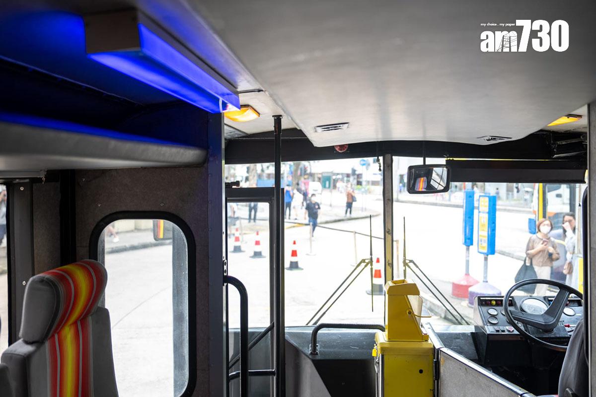 城巴用接近兩年時間完成復修「大食鬼」,車廂回到九十年代模樣。(林靄怡攝)