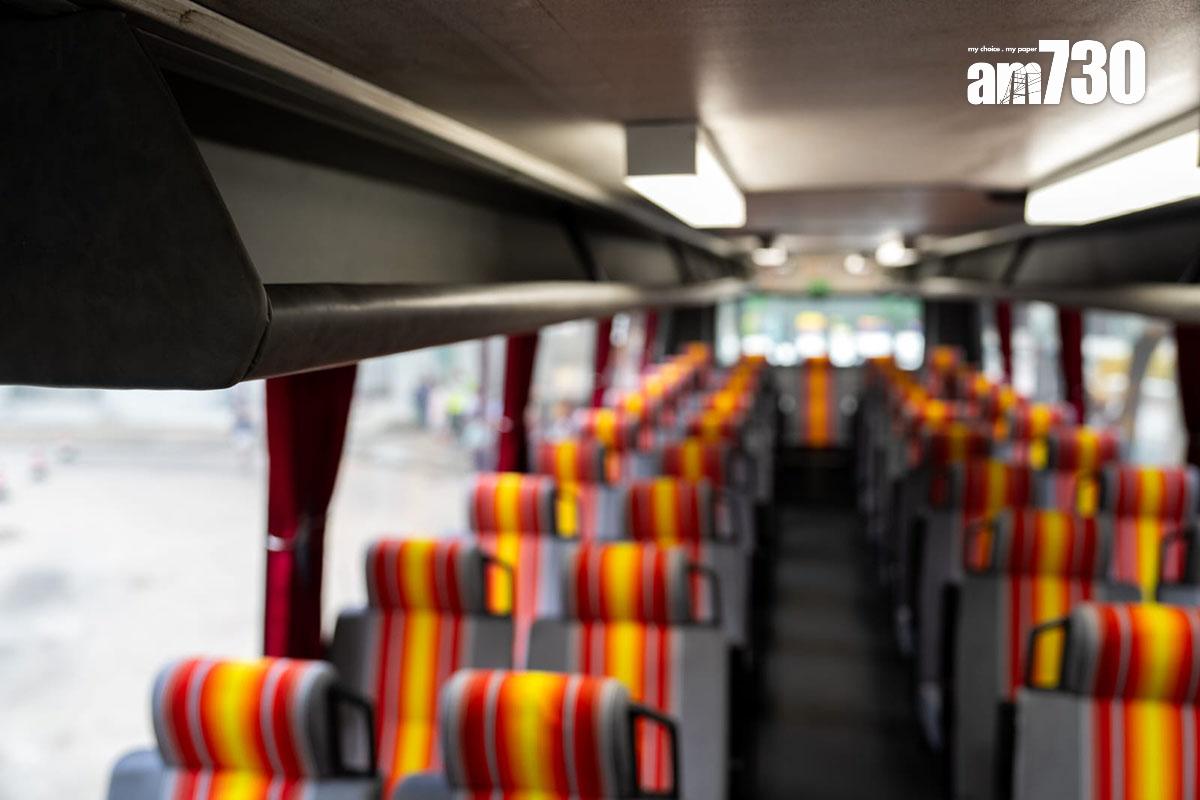 城巴用接近兩年時間完成復修「大食鬼」,車廂回到九十年代模樣。(林靄怡攝)