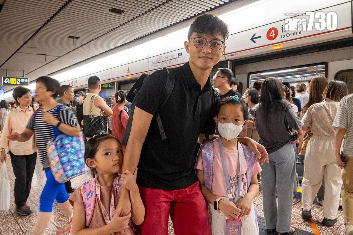 卓先生一家認為,觀塘綫服務暫停並沒有對行程造成影響。(陳奕釗攝)