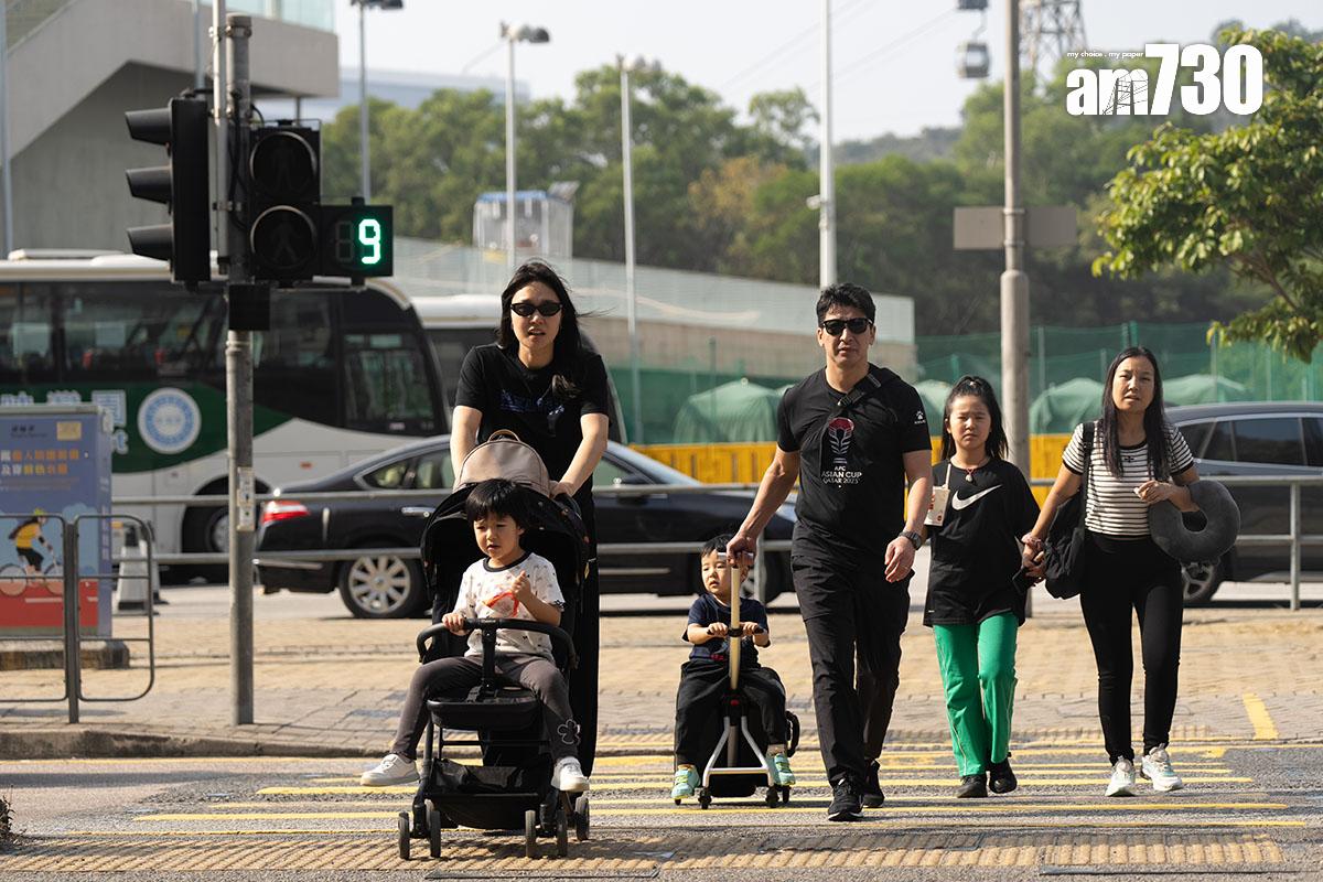 運輸署正在東涌達東路一個行人過路處,試驗新款「行人交通燈號倒數計時器」。(資料圖片)
