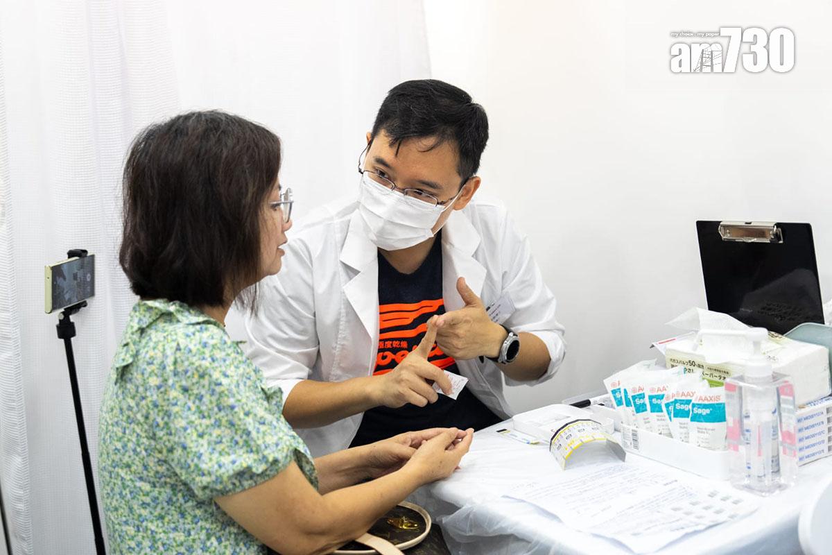 「肝炎檢測快車」會免費提供健康問卷評估和乙肝、丙肝測試。(林靄怡攝)