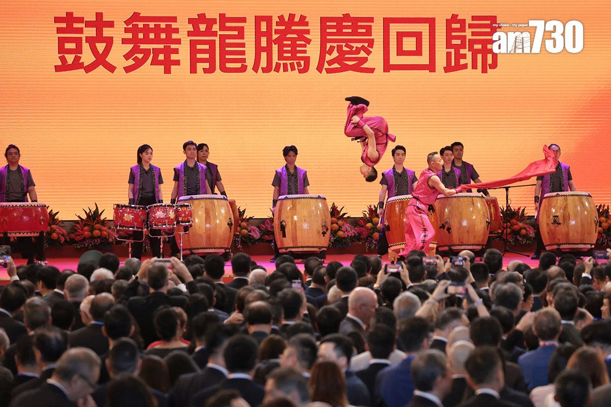 特區政府在會展舉行回歸27周年慶祝酒會。(中通社)