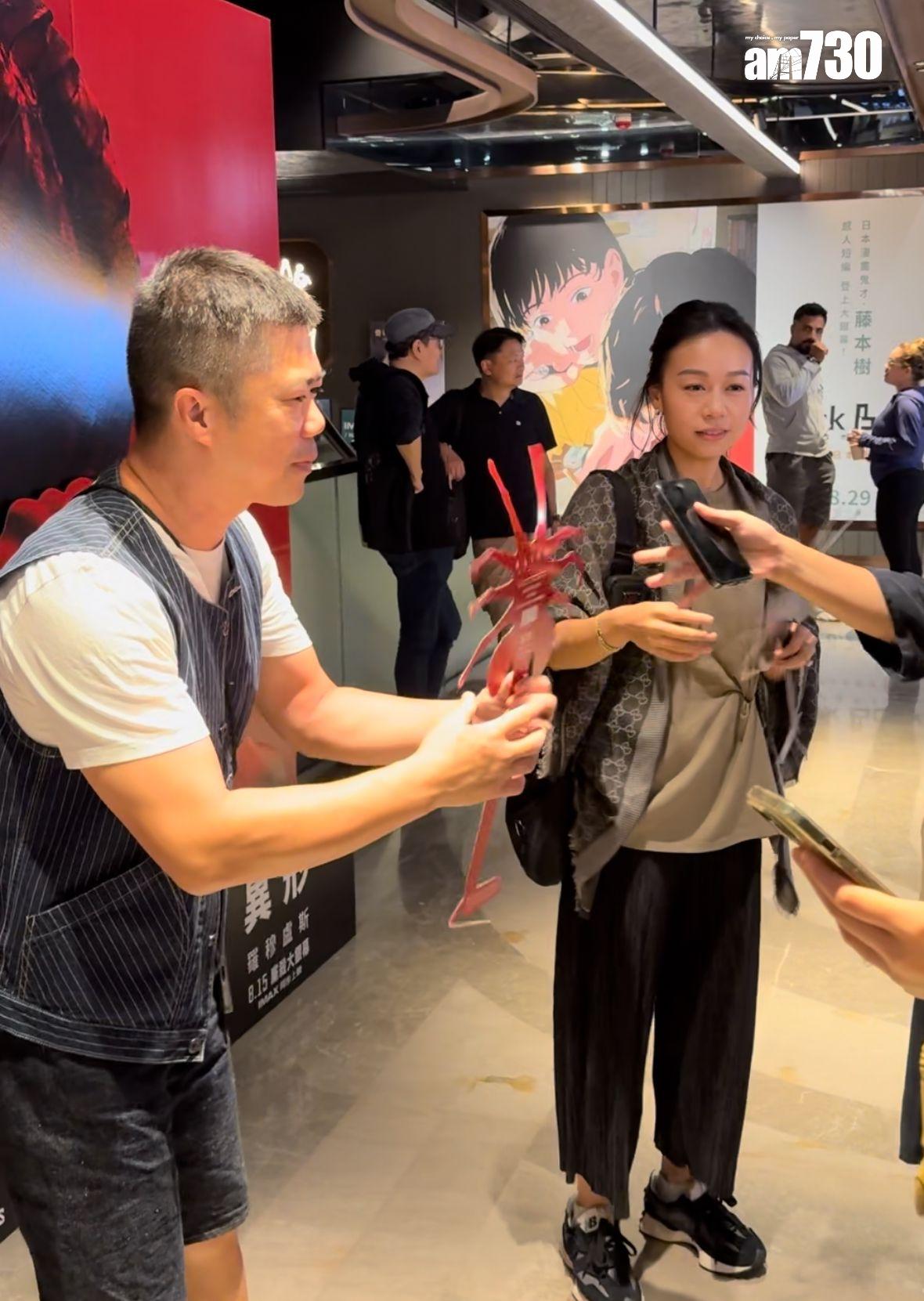 黃心穎與泥鯭昨晚現身尖沙咀睇戲。 (娛樂組攝)