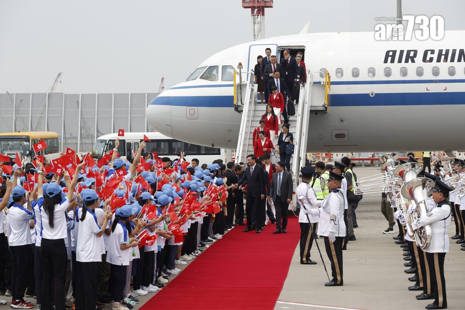 巴黎奧運國家隊奧運健兒代表團抵港,特區政府在停機坪舉行歡迎儀式。(林俊源攝)