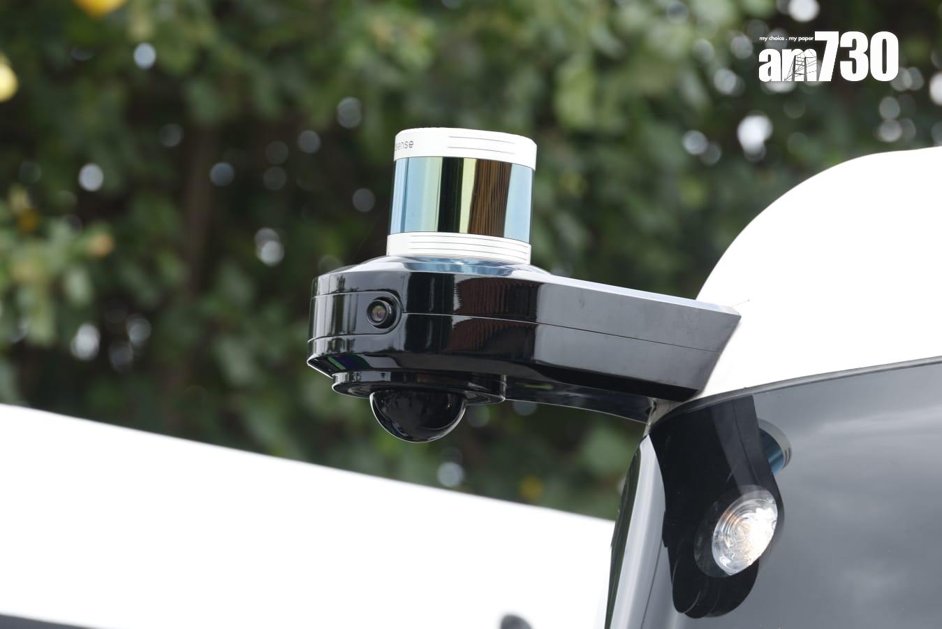 無人駕駛小巴設有15組傳感器。(林俊源攝)