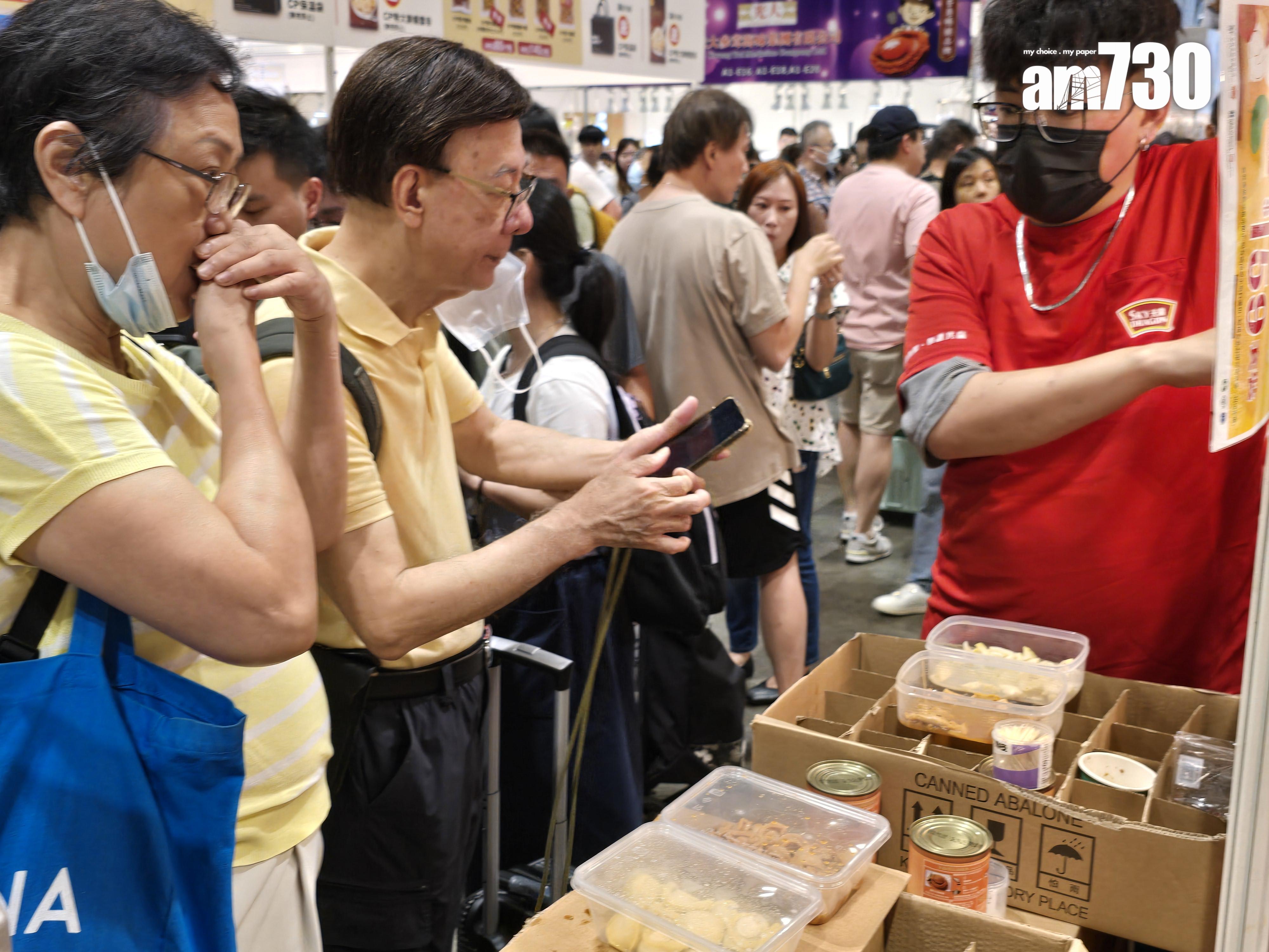 美食博覽周末人流眾多 展商稱消費力輕微變弱 (李朗僑攝)