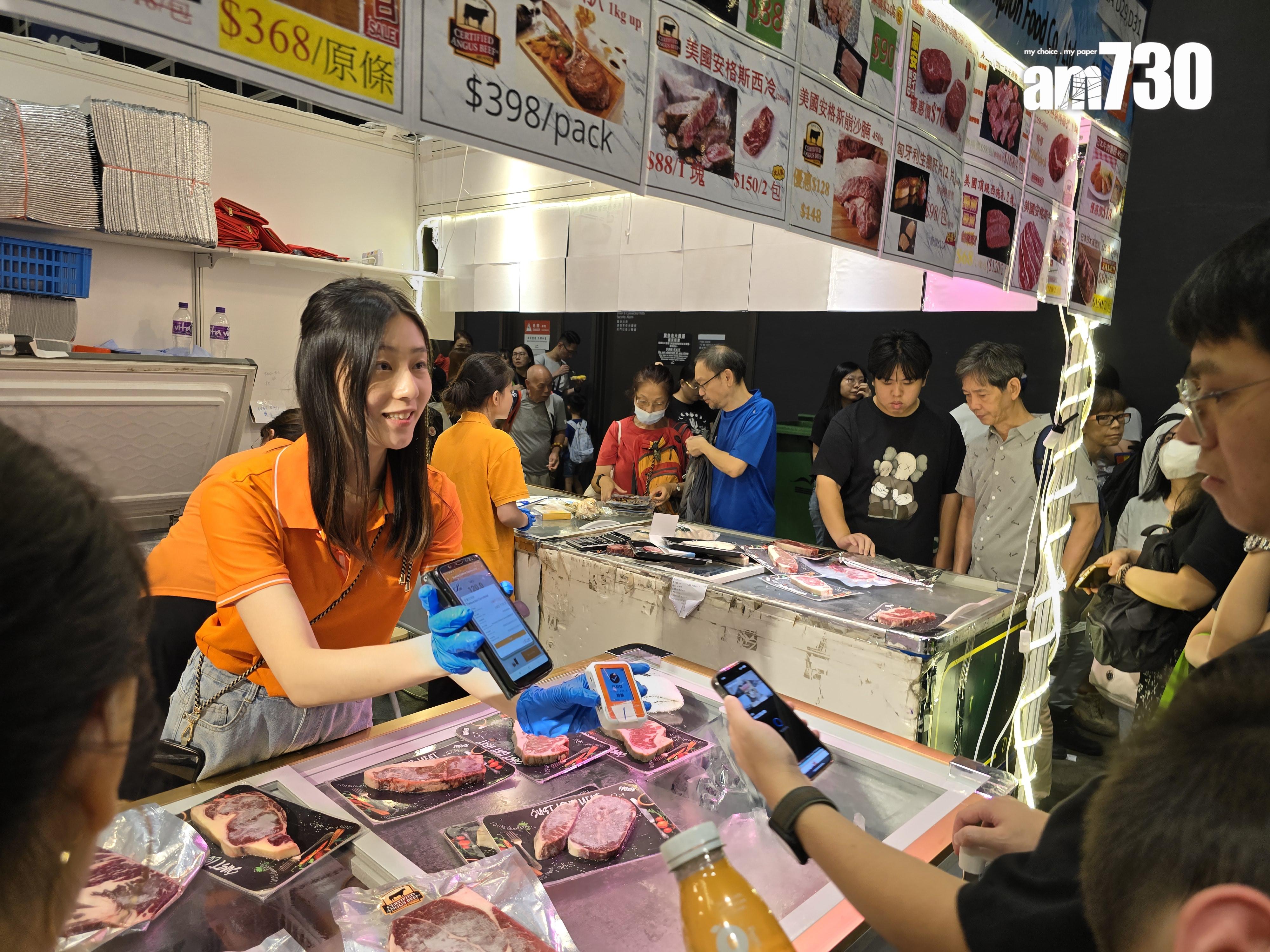 美食博覽周末人流眾多 展商稱消費力輕微變弱 (李朗僑攝)