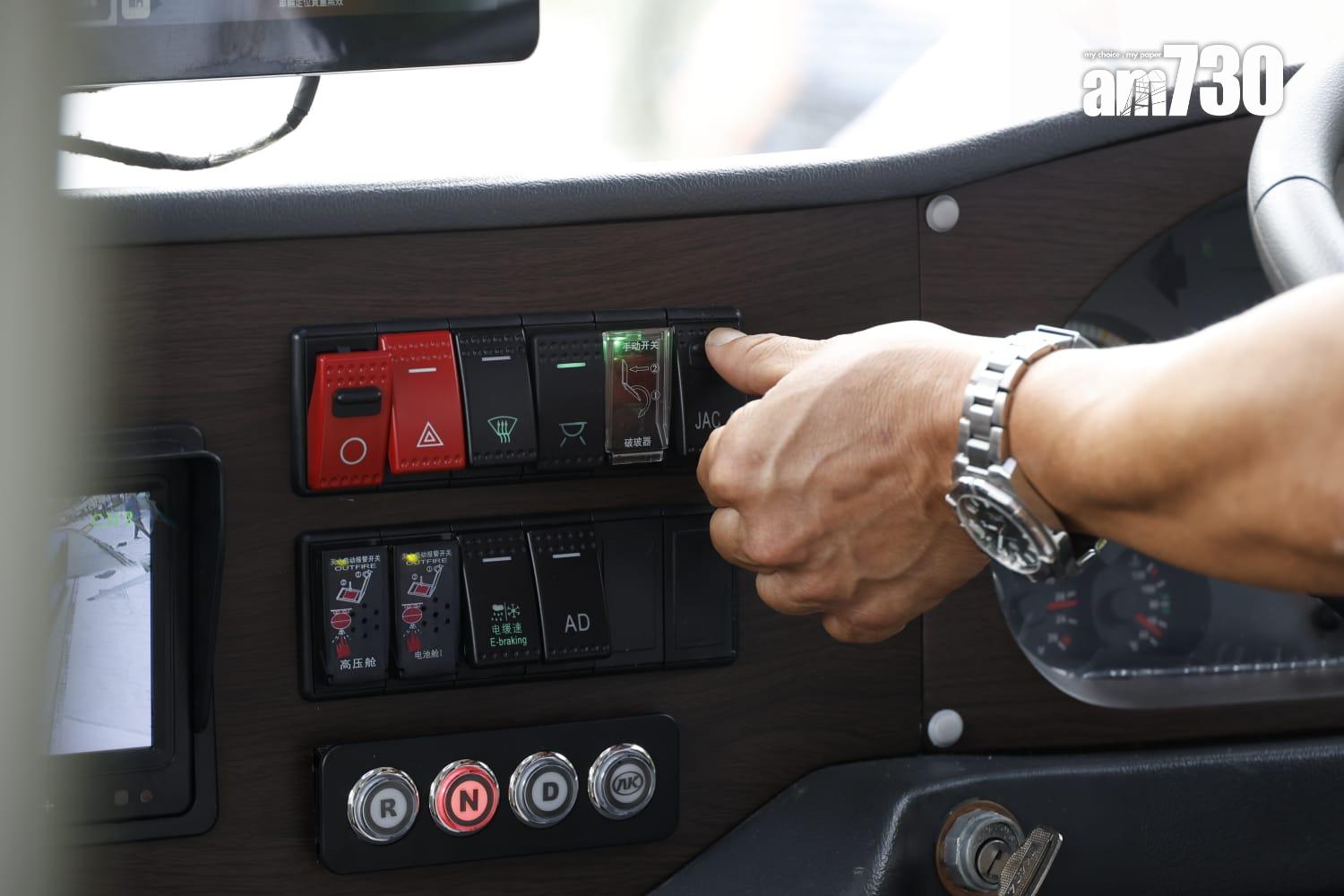 無人駕駛小巴將於8月26日起進行載人測試。(林俊源攝)