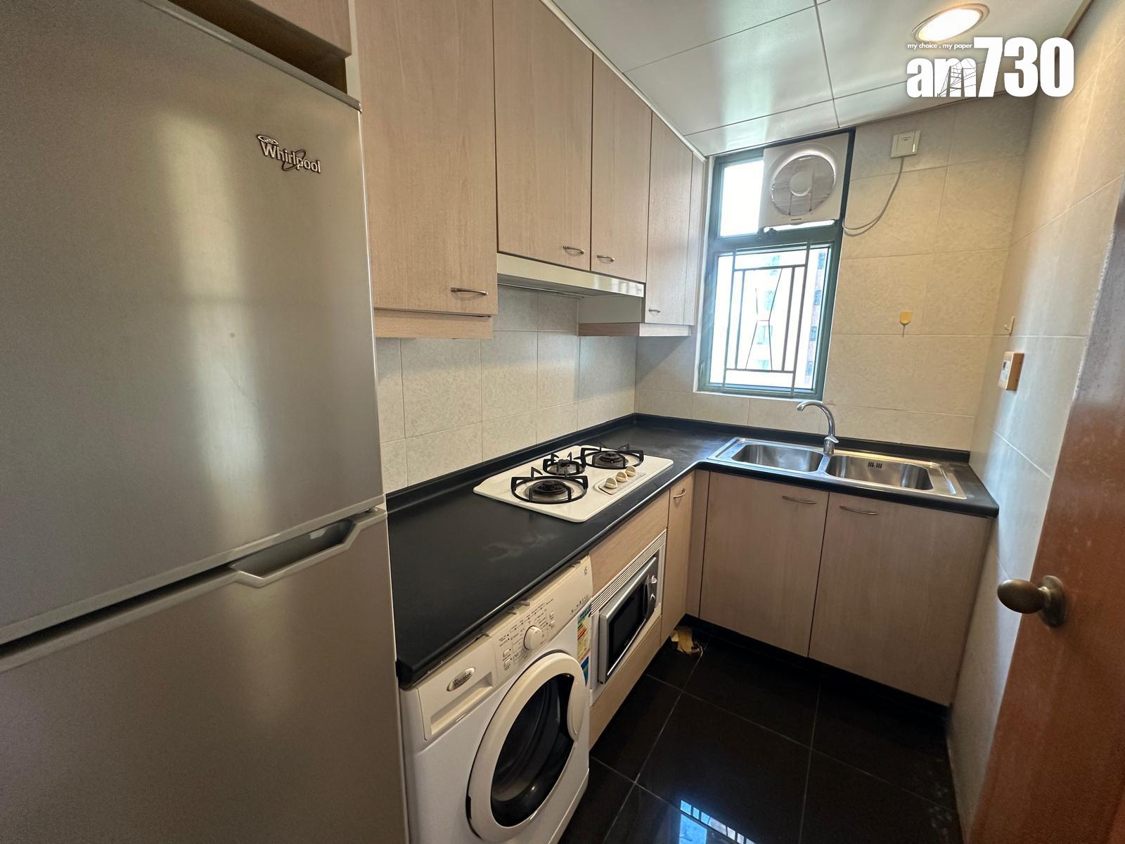 叫價一減再減!藍灣半島業主5年蝕17%沽三房套 呎價低見1.3萬(多圖)|二手樓成交