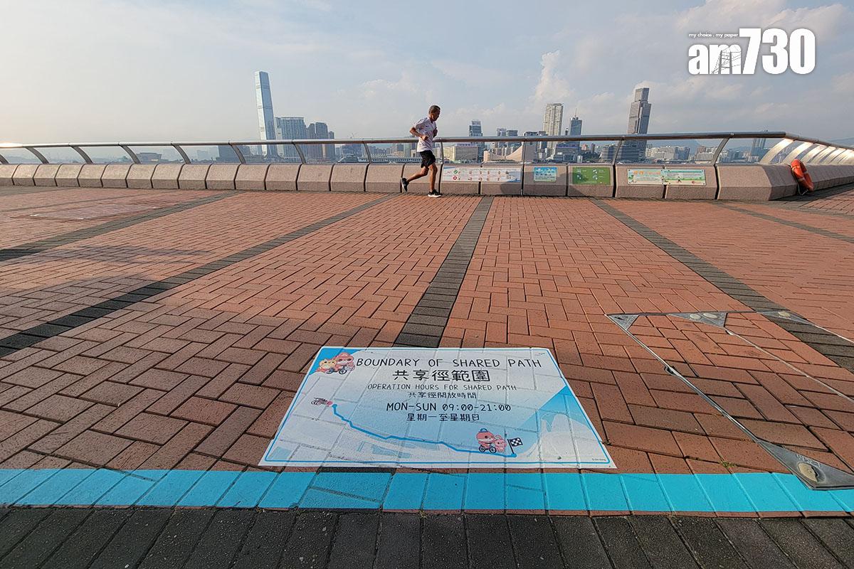 中環至灣仔段海濱共享徑試驗計劃周四起進入次階段,市民續可騎單車。(資料圖片/鍾式明攝)