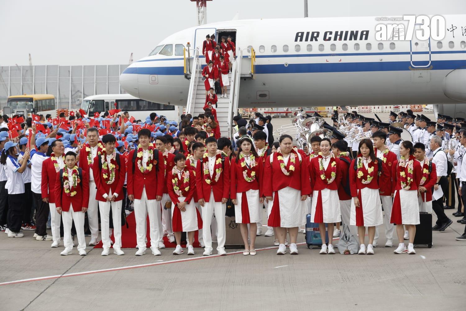 巴黎奧運國家隊奧運健兒代表團抵港,特區政府在停機坪舉行歡迎儀式。(林俊源攝)