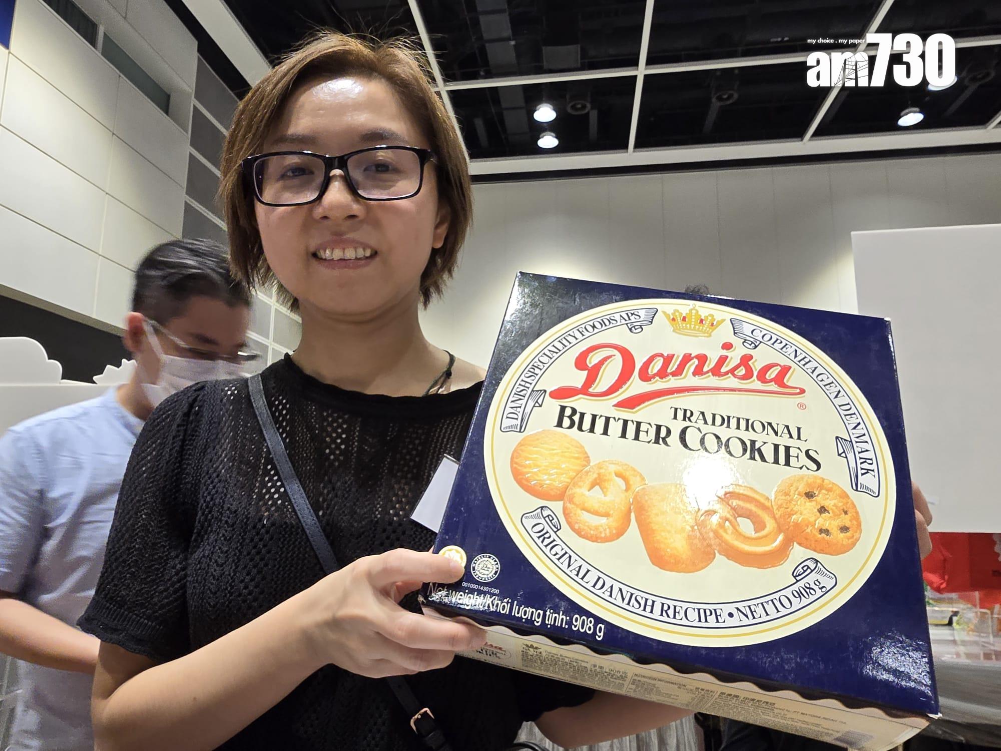 展商出售清真食品飲品標籤的曲奇餅(李朗僑攝)