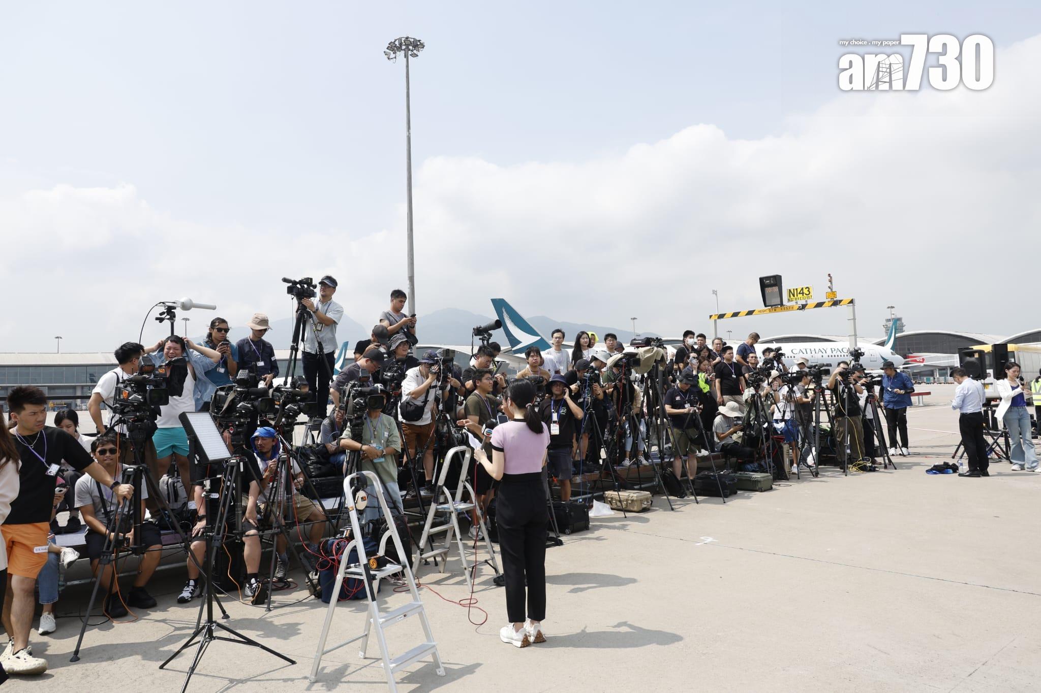 巴黎奧運國家隊奧運健兒代表團抵港,特區政府在停機坪舉行歡迎儀式。(林俊源攝)