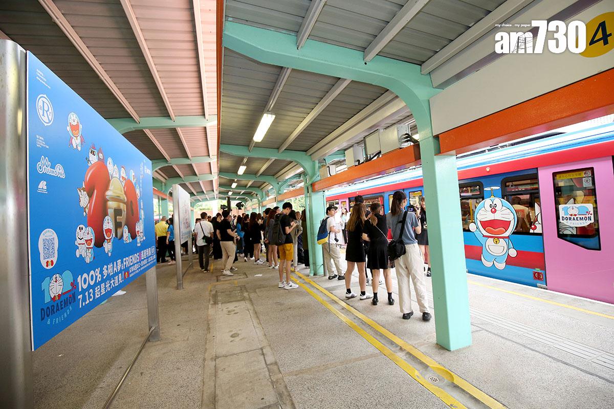 輕鐵兆康站一個月台裝飾為「多啦A夢主題月台」。(資料圖片)