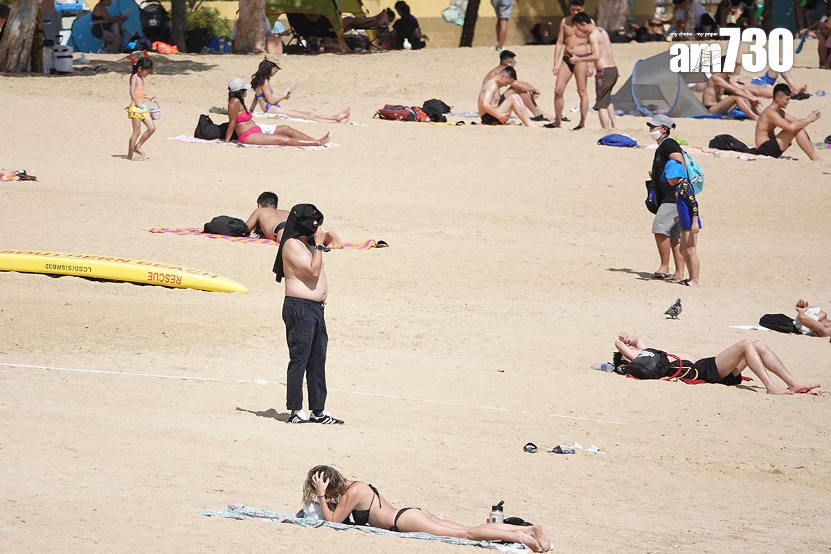 夏日炎炎,不少市民都會到泳灘暢泳消暑。(資料圖片/陳奕釗攝)