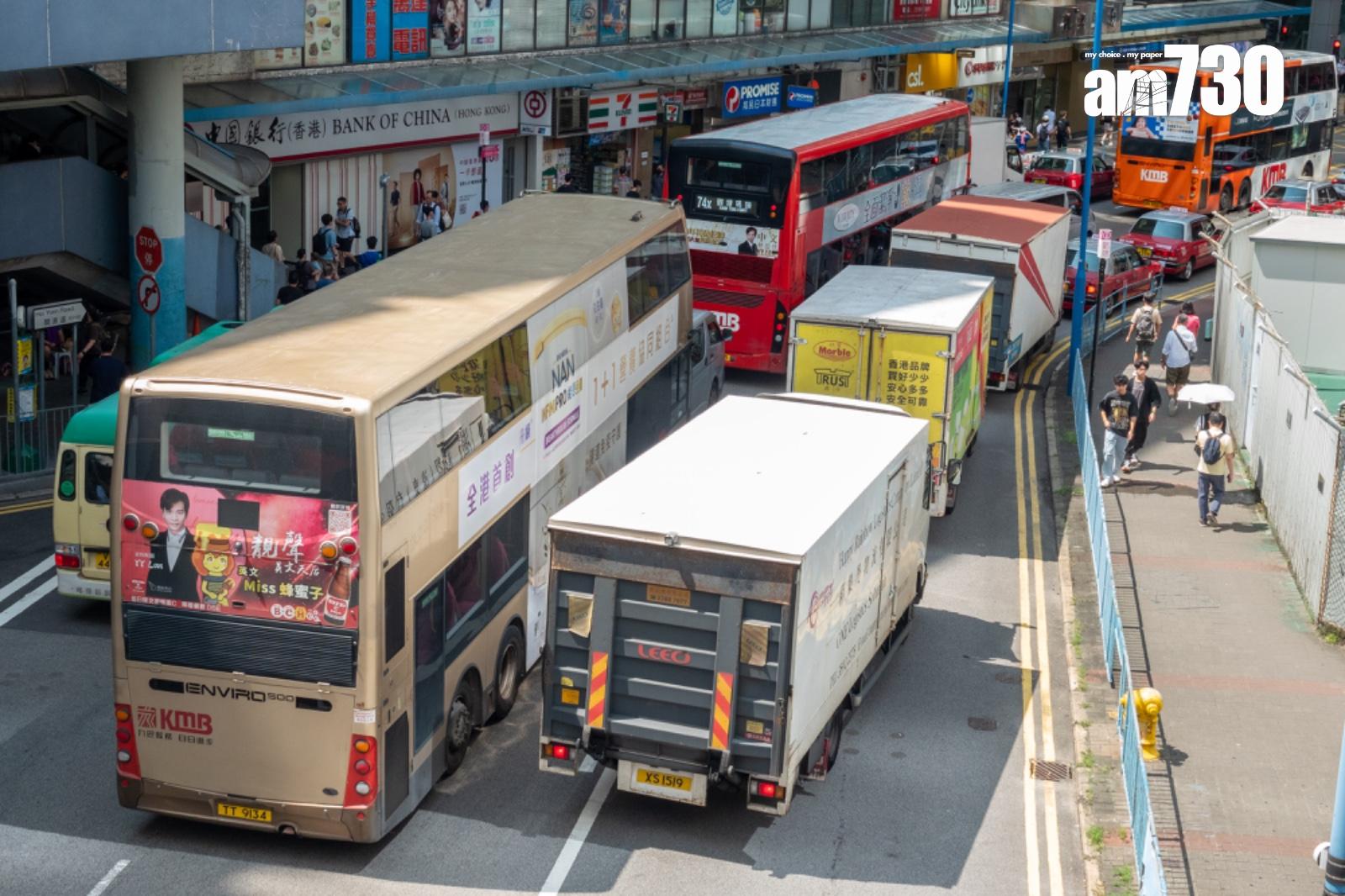 觀塘偉業街和開源道迴旋處改為十字路口 首個上班日繁忙時間交通擠塞(陳奕釗攝)