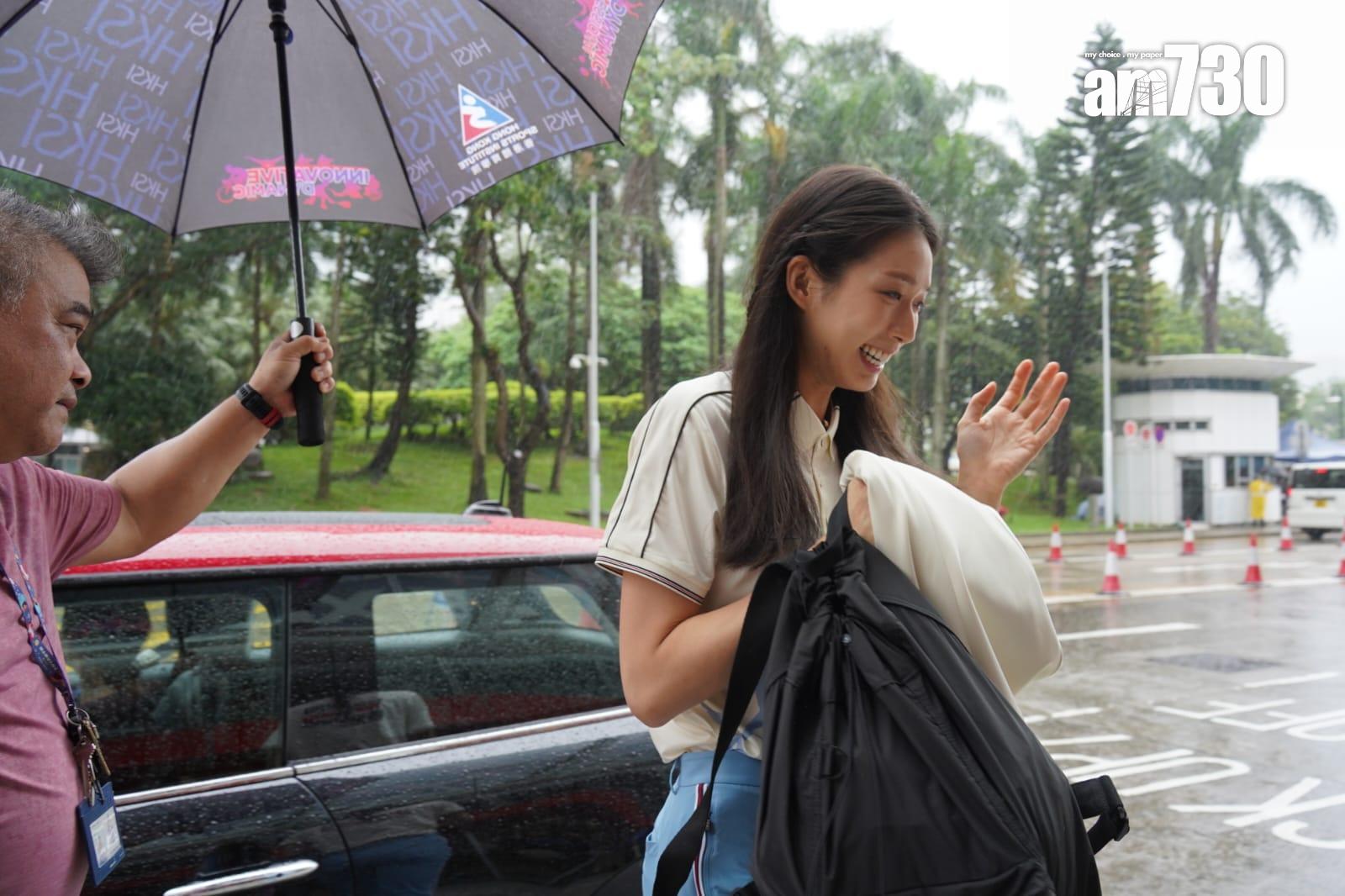 巴黎奧運中國香港代表團巴士巡遊,江旻憓、何詩蓓兩位獎牌得主及其他代表出席(吳康琦攝)