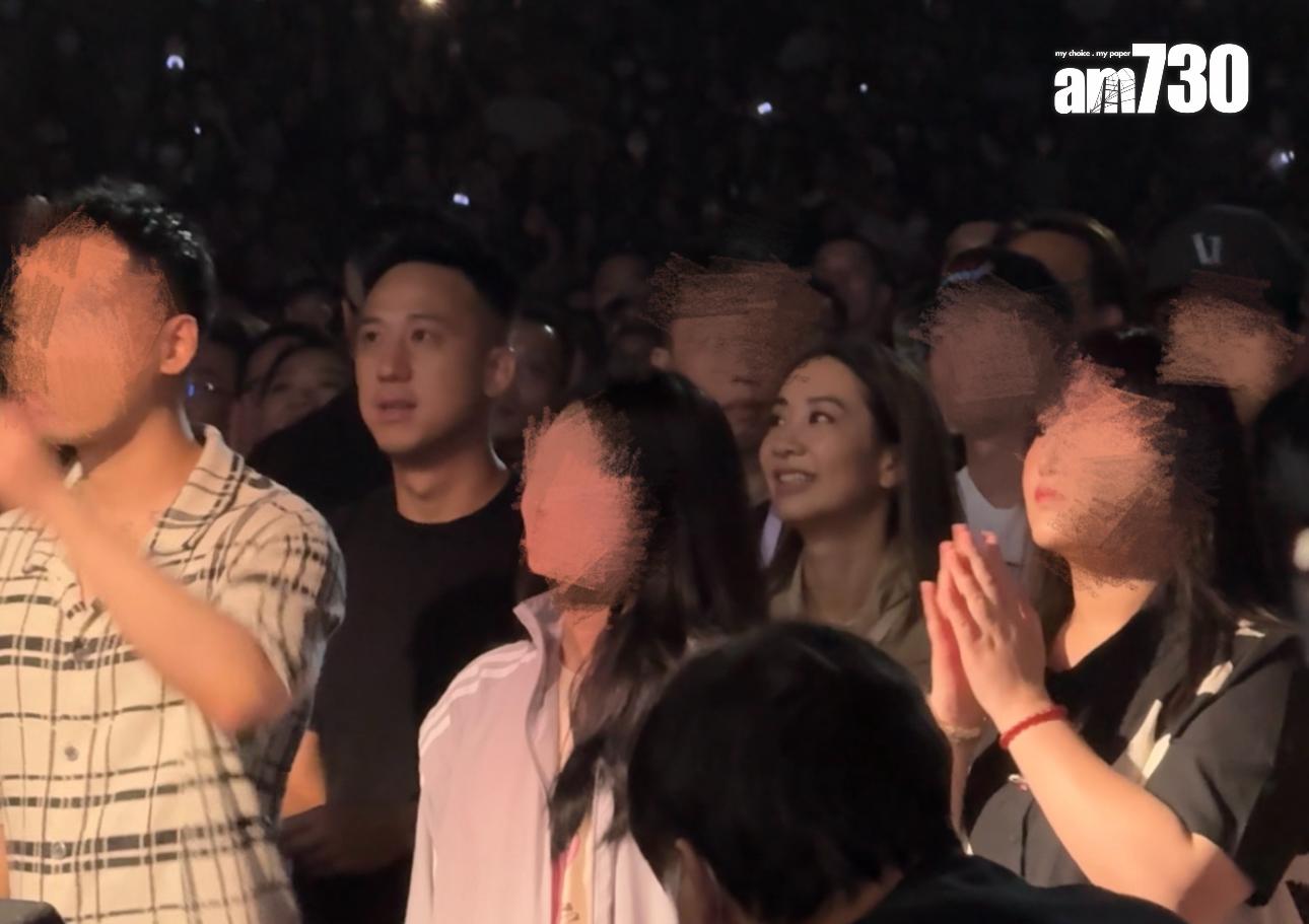 吳雨霏孖老公投入睇騷。